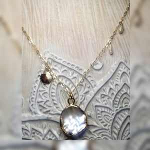 Organic pearl drop necklace