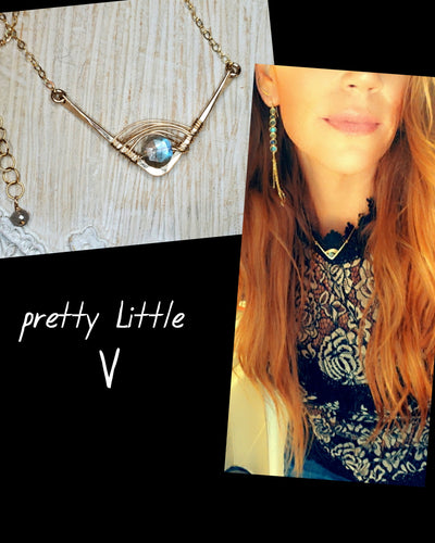 Little V necklace
