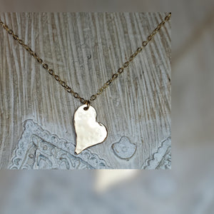 Tiny Side Hanging Heart Necklace
