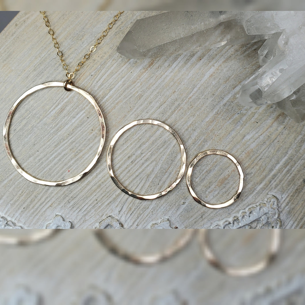 Simple circle necklace